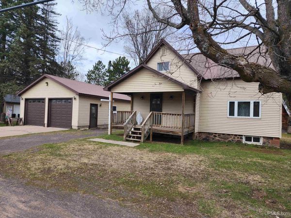 28206 Ninth Street, Schoolcraft Twp, MI 49945