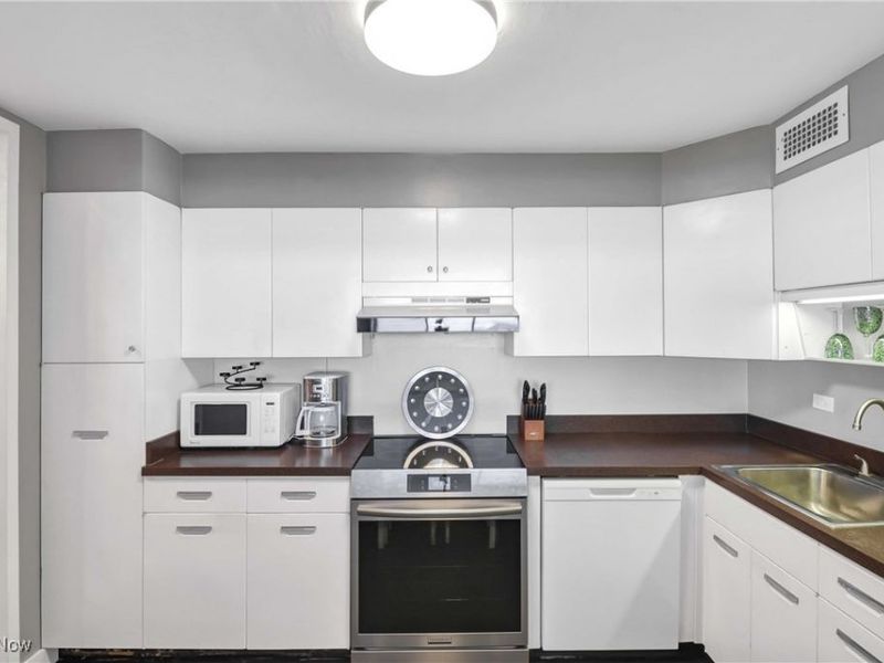 12700 Lake Avenue, Unit 2603, Lakewood, OH 44107 Photo 6