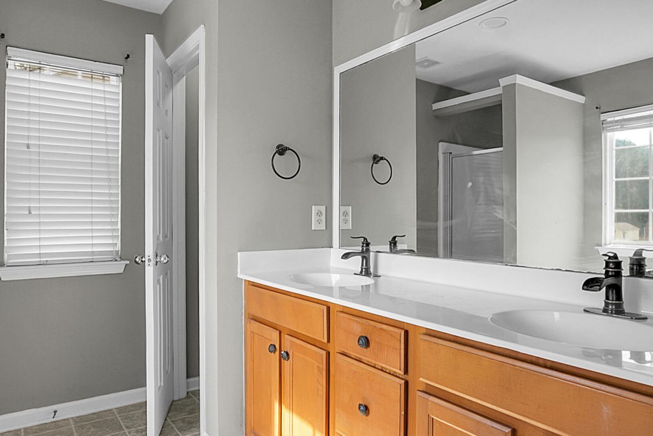 143 Red Leaf Boulevard Photo 35