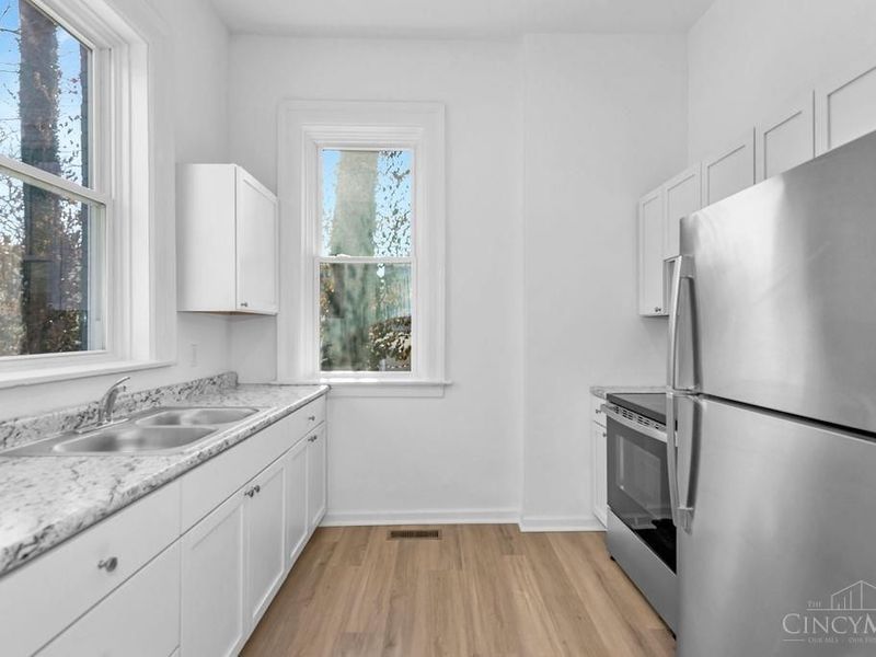 3138 Woodburn Avenue, Cincinnati, OH 45207 Photo 4