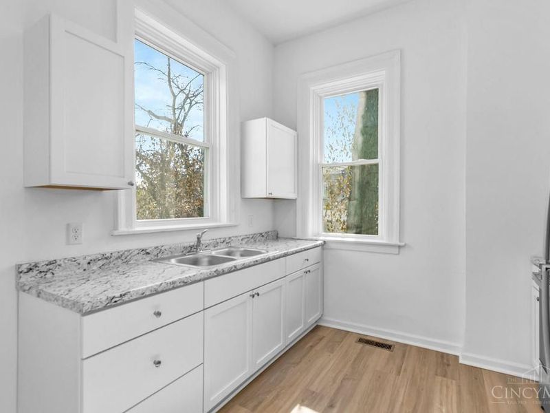 3138 Woodburn Avenue, Cincinnati, OH 45207 Photo 5