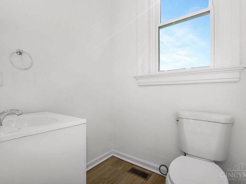 3138 Woodburn Avenue, Cincinnati, OH 45207 Photo 8