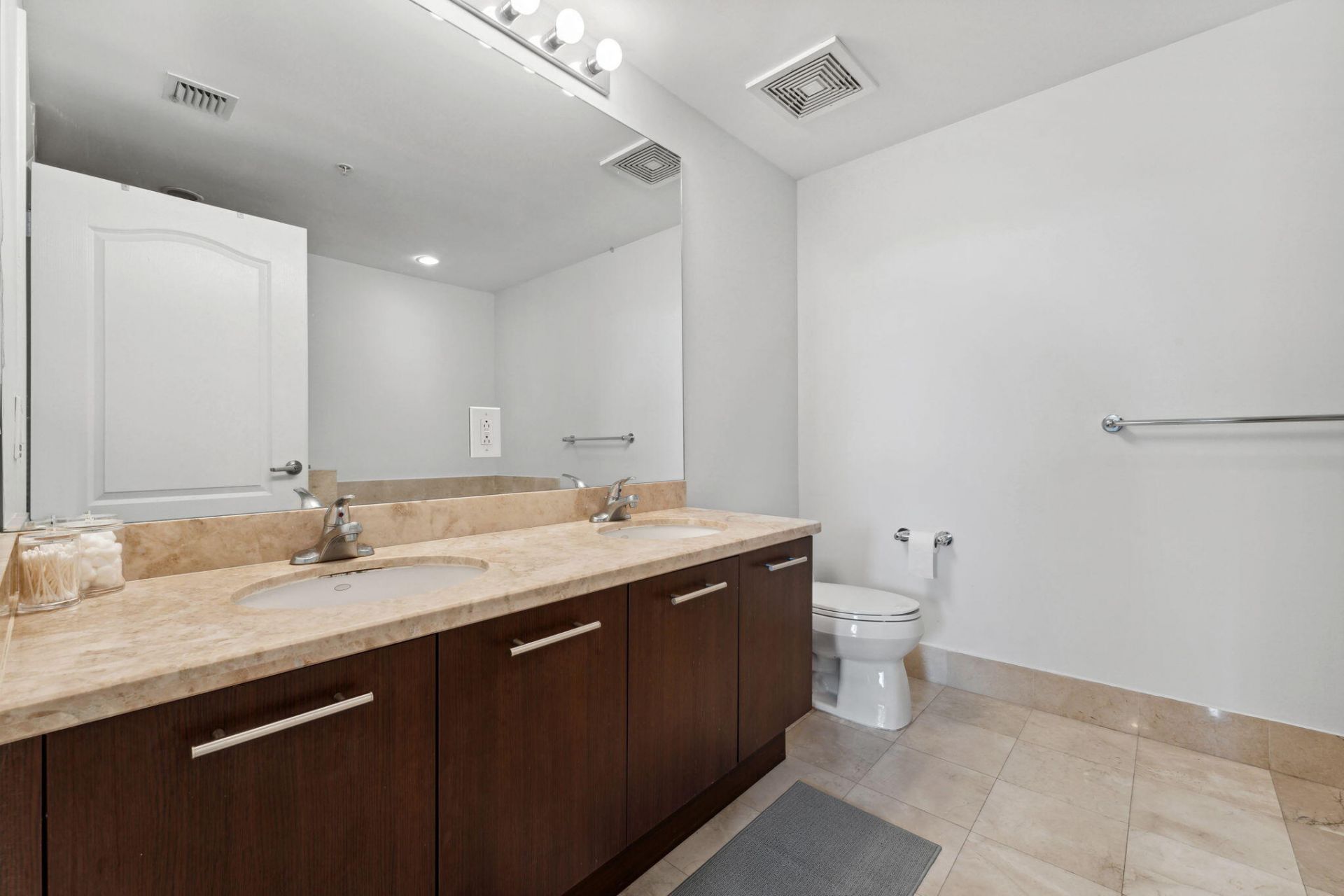 410 Evernia Street, Unit 414, West Palm Beach, FL 33401 Photo