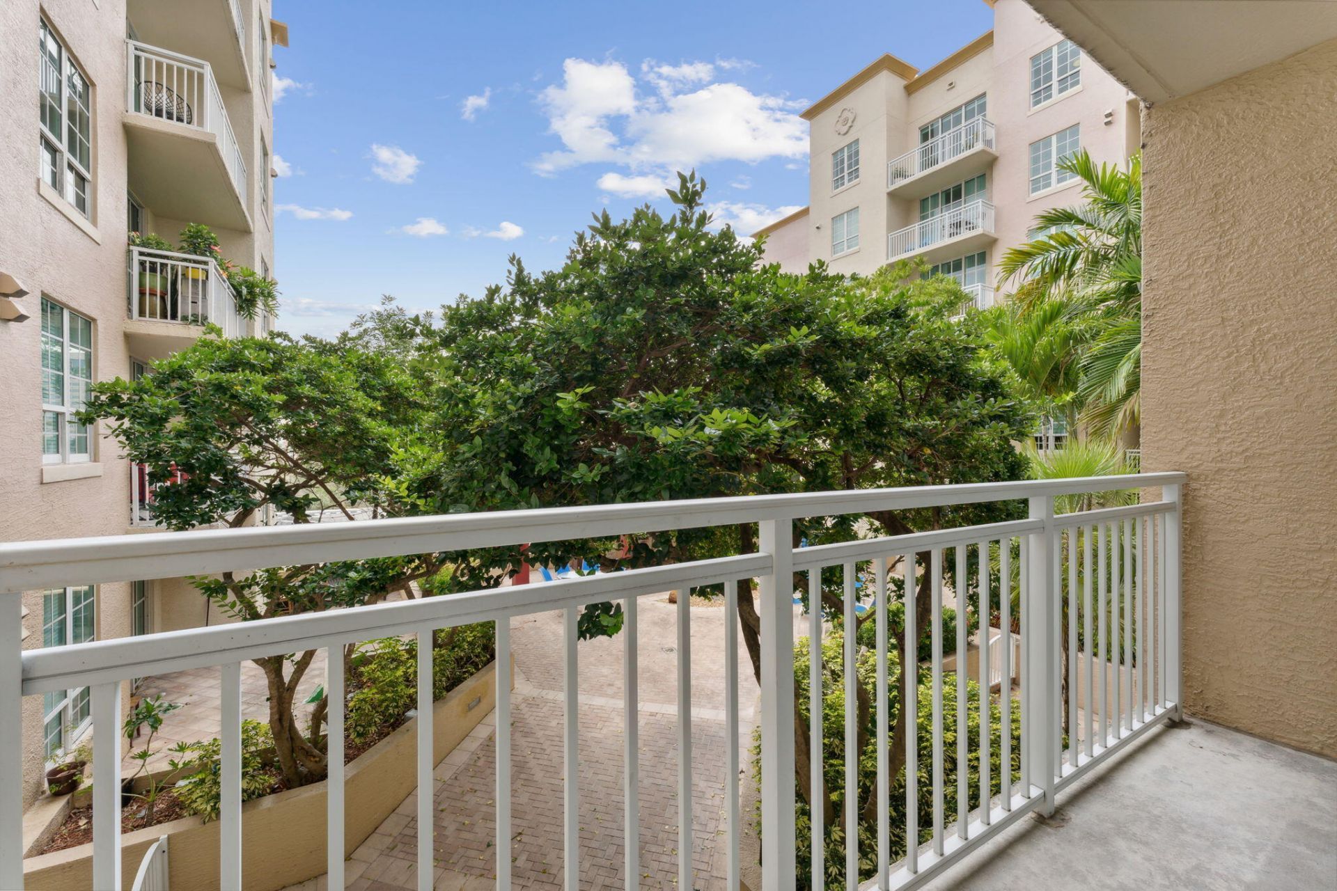 410 Evernia Street, Unit 414, West Palm Beach, FL 33401 Photo