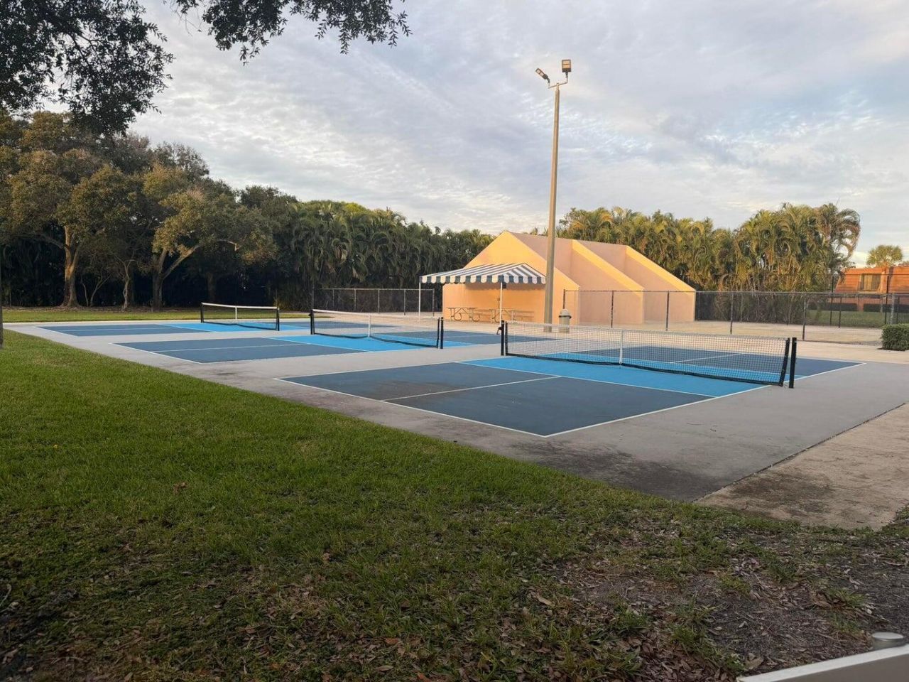 7117 71st Way, West Palm Beach, FL 33407 Photo