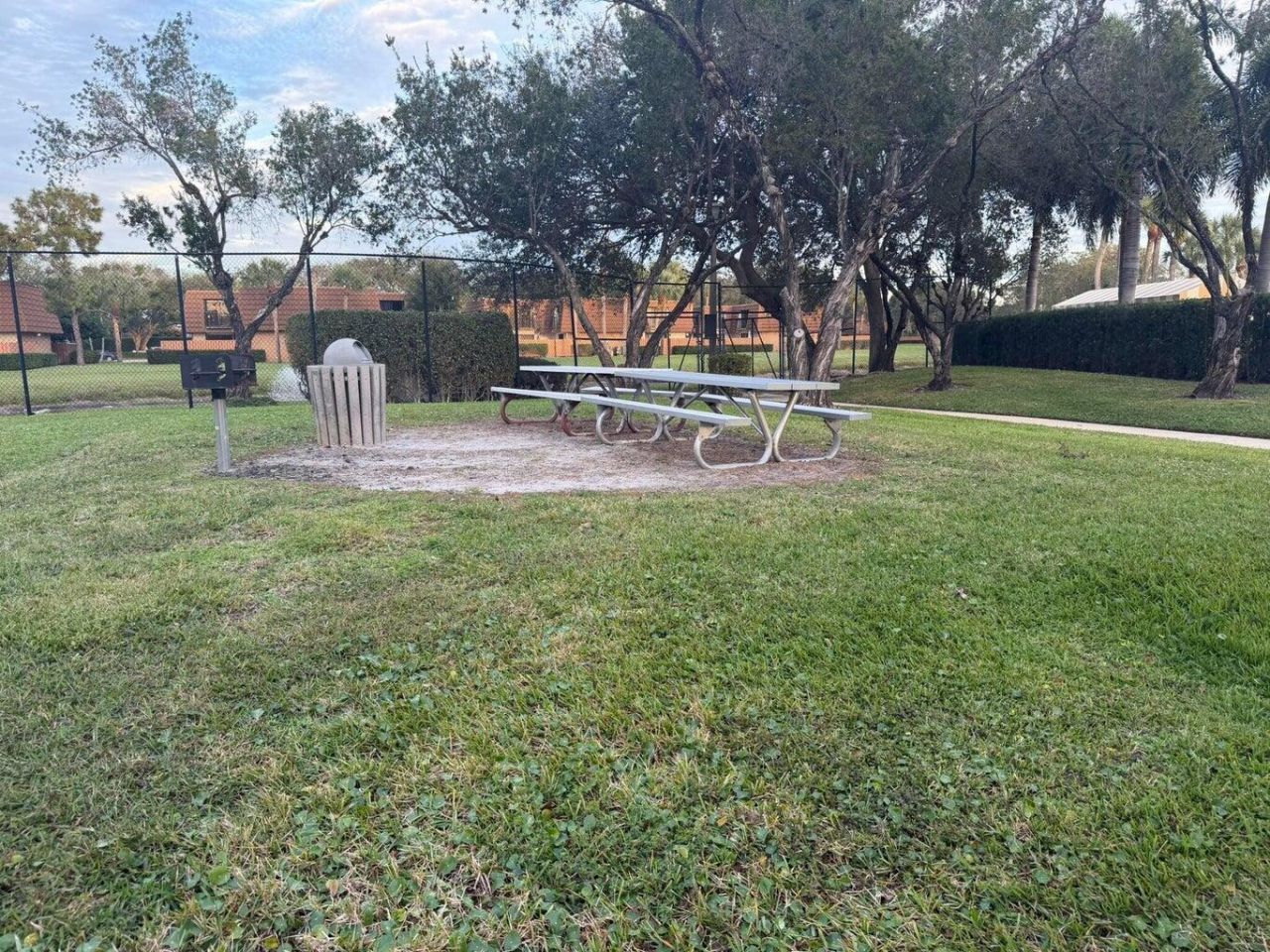 7117 71st Way, West Palm Beach, FL 33407 Photo