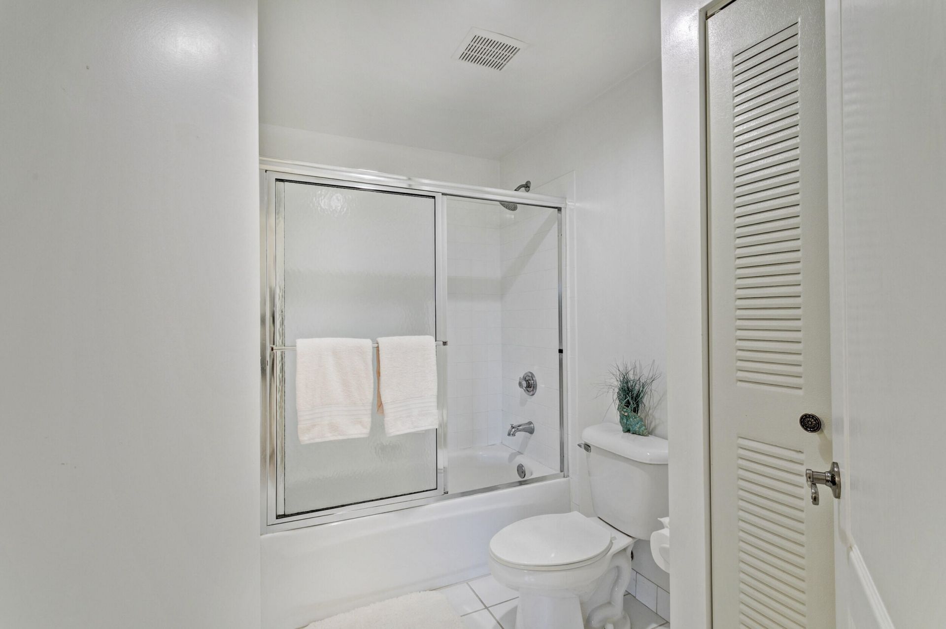 500 Uno Lago Drive, Unit 402, Juno Beach, FL 33408 Photo