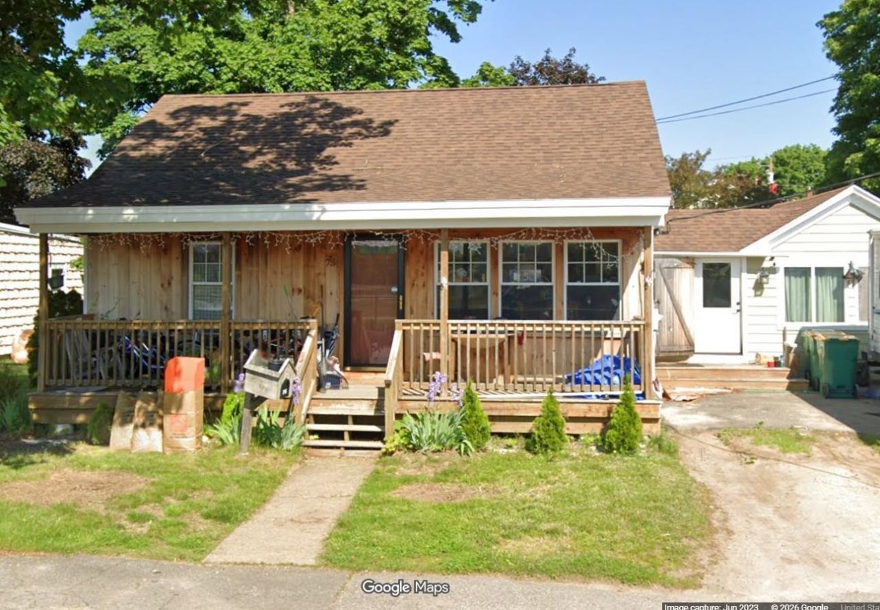 75 Chestnut Street, Rochester, NH 03867 Main Photo