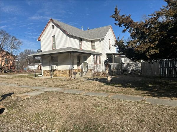822 N Washington Avenue, Chanute, KS 66720