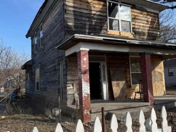 1613 11th Street, St Joseph, MO 64501