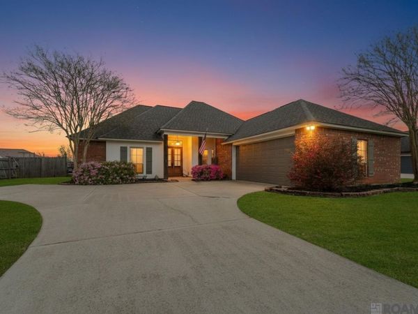 12490 Plantation Creek Dr, Geismar, LA 70734
