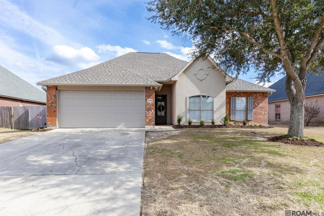 6084 Majestic Ln, Sorrento, LA 70778 Main Photo