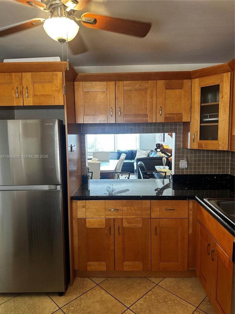 410 SE 2nd St , Unit 308, Hallandale Beach, FL 33009 Photo