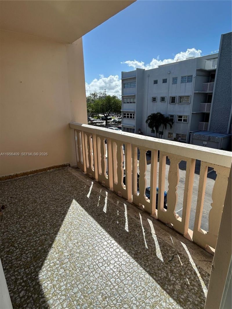 410 SE 2nd St , Unit 308, Hallandale Beach, FL 33009 Photo