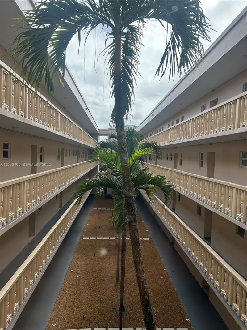 410 SE 2nd St , Unit 308, Hallandale Beach, FL 33009 Photo