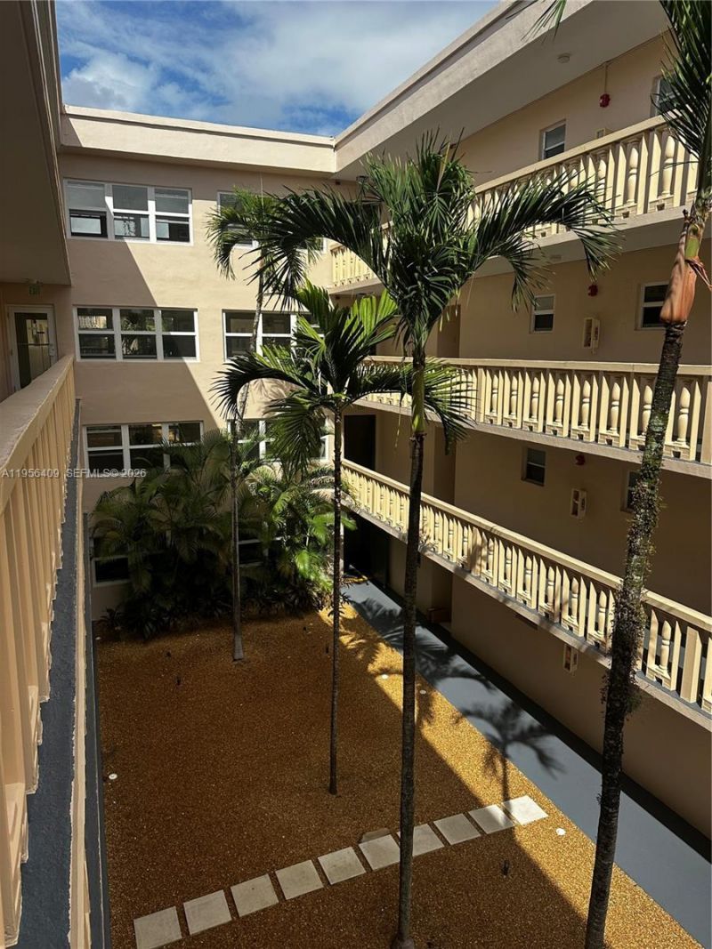 410 SE 2nd St , Unit 308, Hallandale Beach, FL 33009 Photo