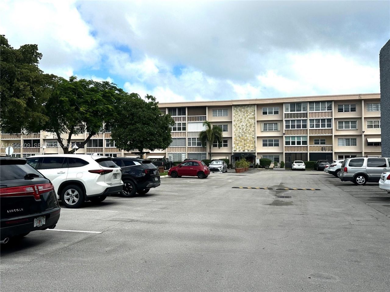 410 SE 2nd St , Unit 308, Hallandale Beach, FL 33009 Photo