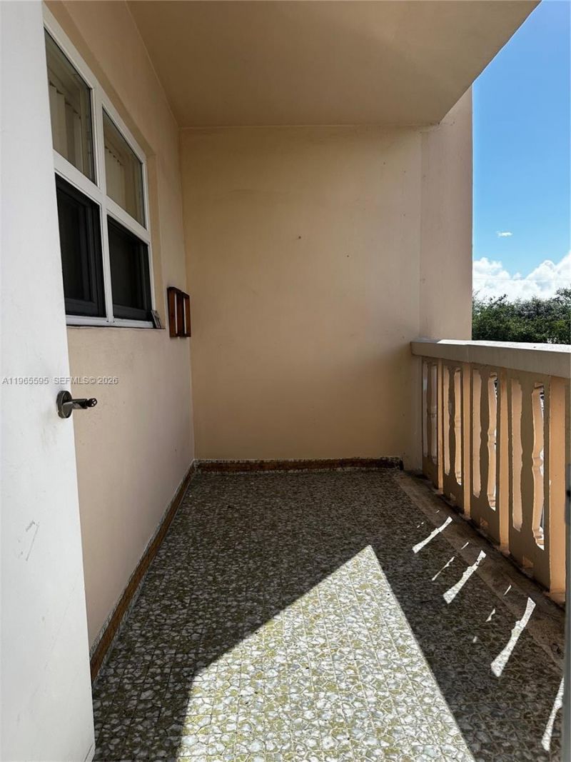 410 SE 2nd St, Unit 308, Hallandale Beach, FL 33009 Photo