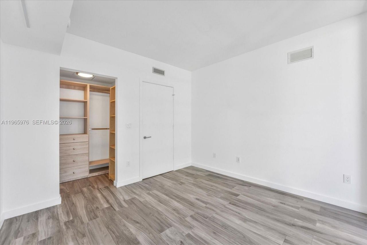 1300 S Miami Ave , Unit 4807, Miami, FL 33130 Photo