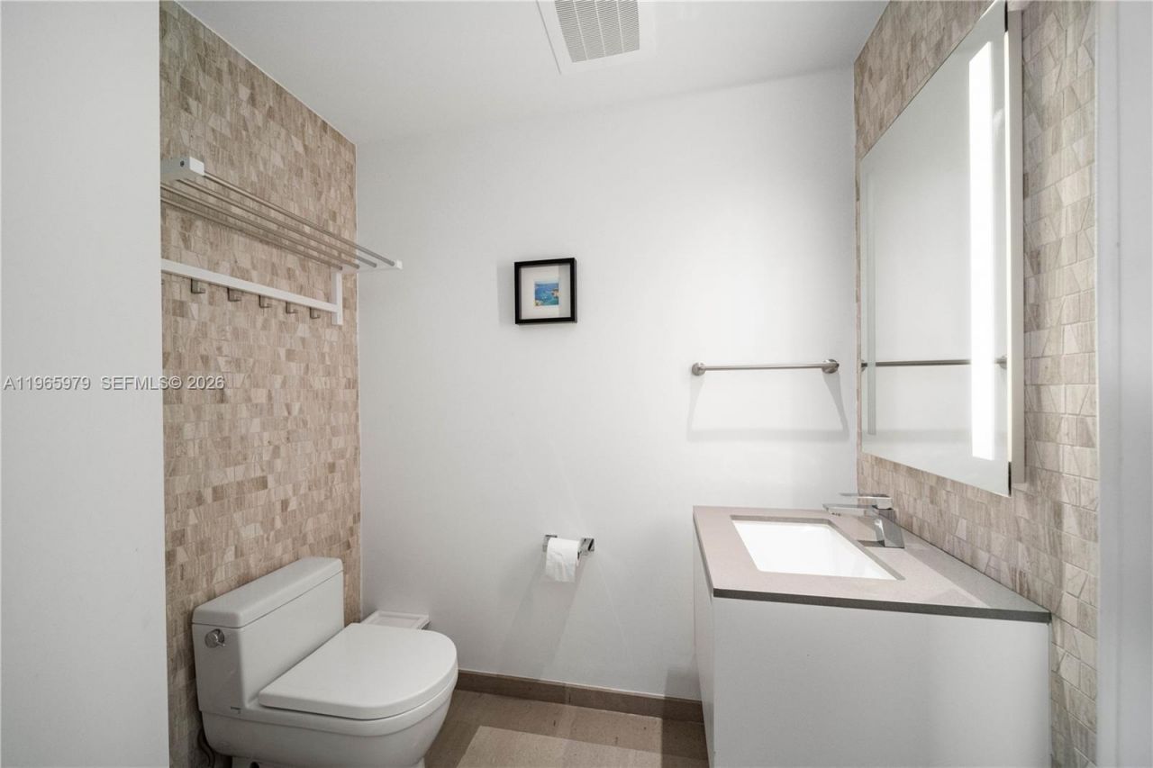 68 SE 6th St, Unit 1201, Miami, FL 33131 Photo