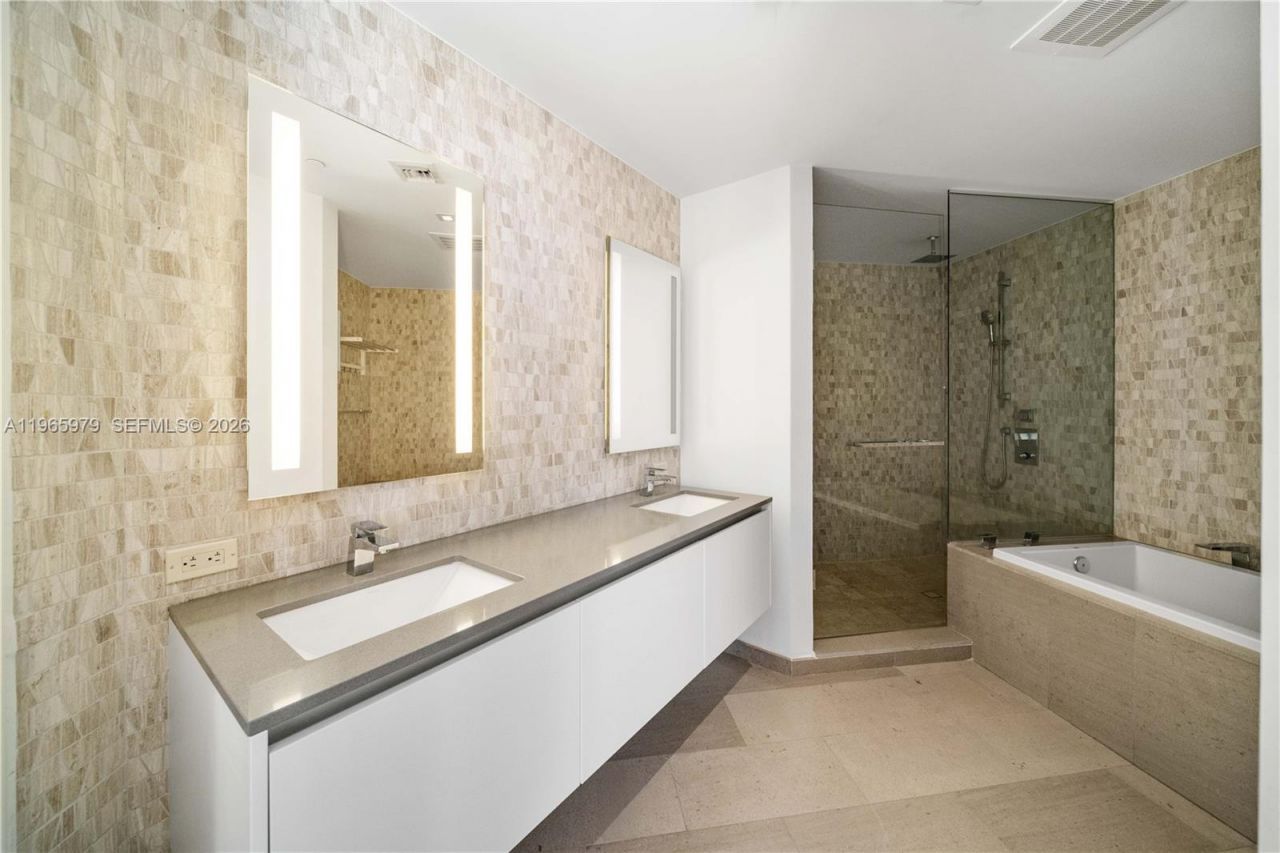 68 SE 6th St, Unit 1201, Miami, FL 33131 Photo