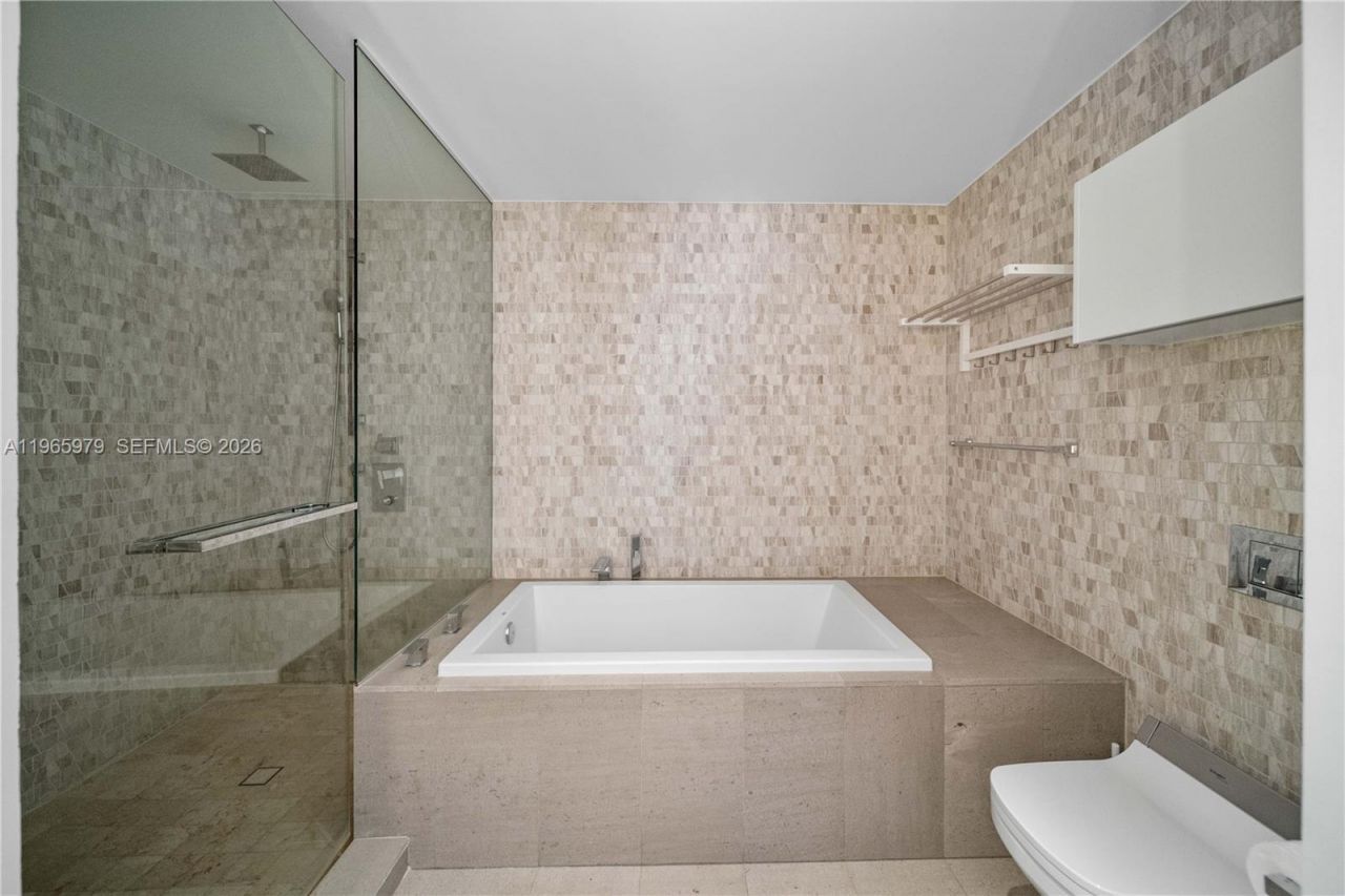 68 SE 6th St, Unit 1201, Miami, FL 33131 Photo