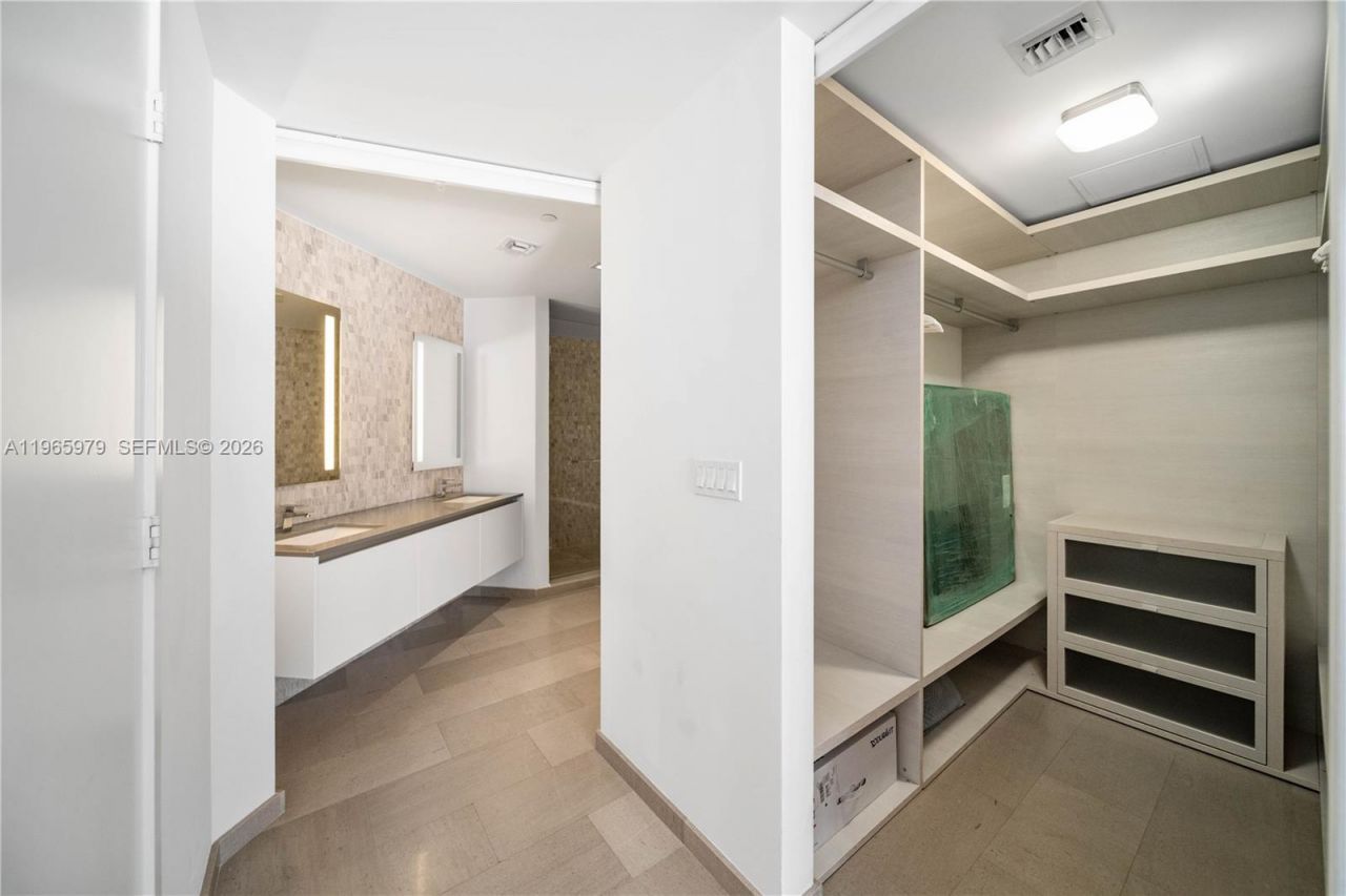 68 SE 6th St, Unit 1201, Miami, FL 33131 Photo