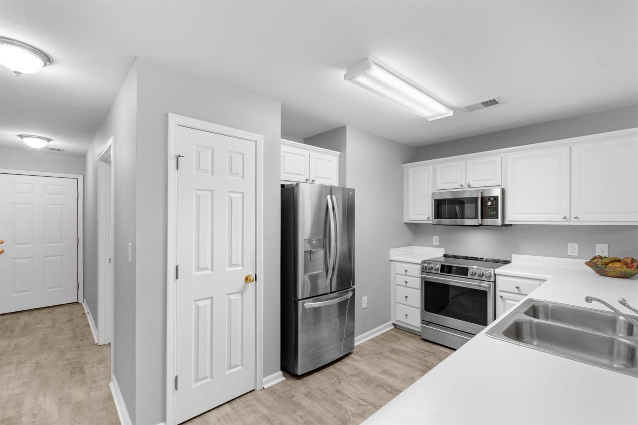 715 Blue Stem Dr. Photo 6