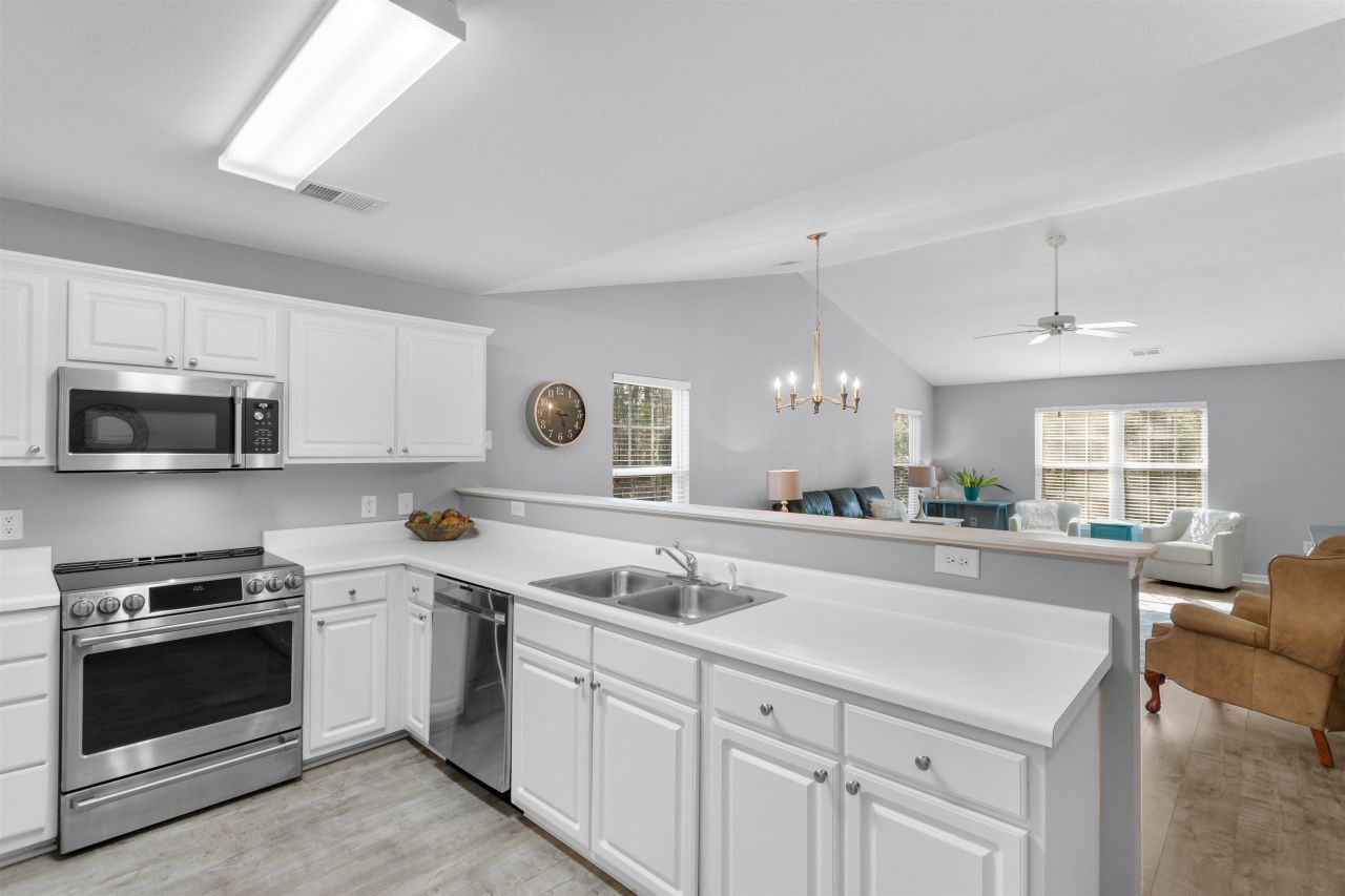 715 Blue Stem Dr. Photo 8