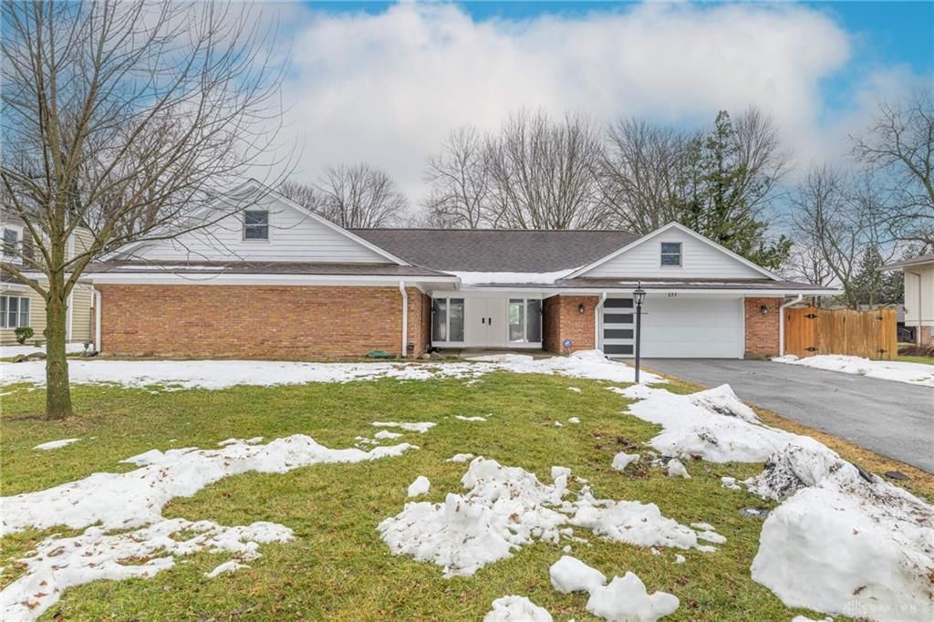 211 Whittington Drive, Centerville, OH 45459 Main Photo