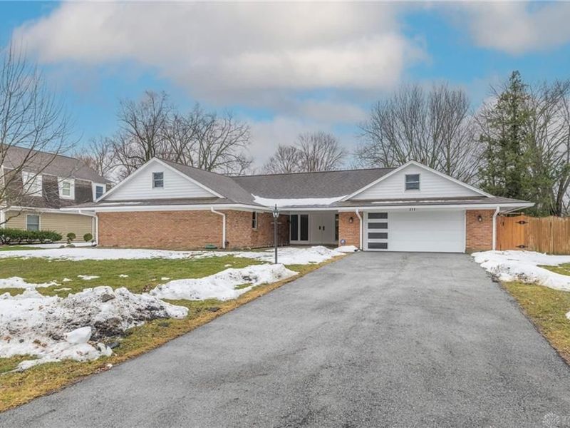 211 Whittington Drive, Centerville, OH 45459 Photo 2