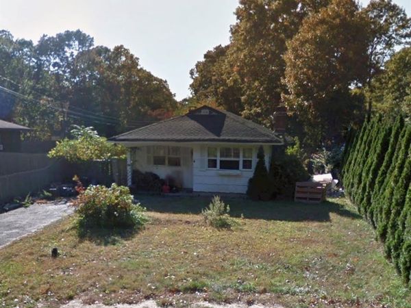 189 Grand Avenue , Shirley, NY 11967