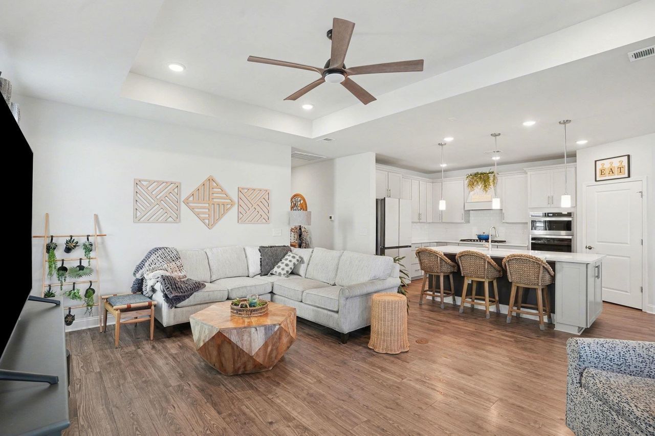 1233 Coneflower Way Photo 5