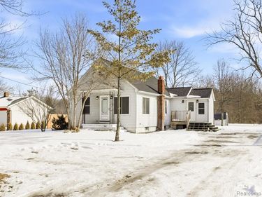 229 Michigan Avenue, Marysville, MI 48040