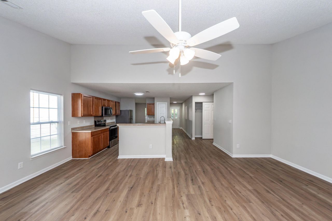 5009 Wigmore Street Photo 10