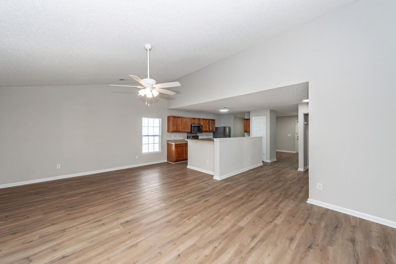 5009 Wigmore Street Photo 11