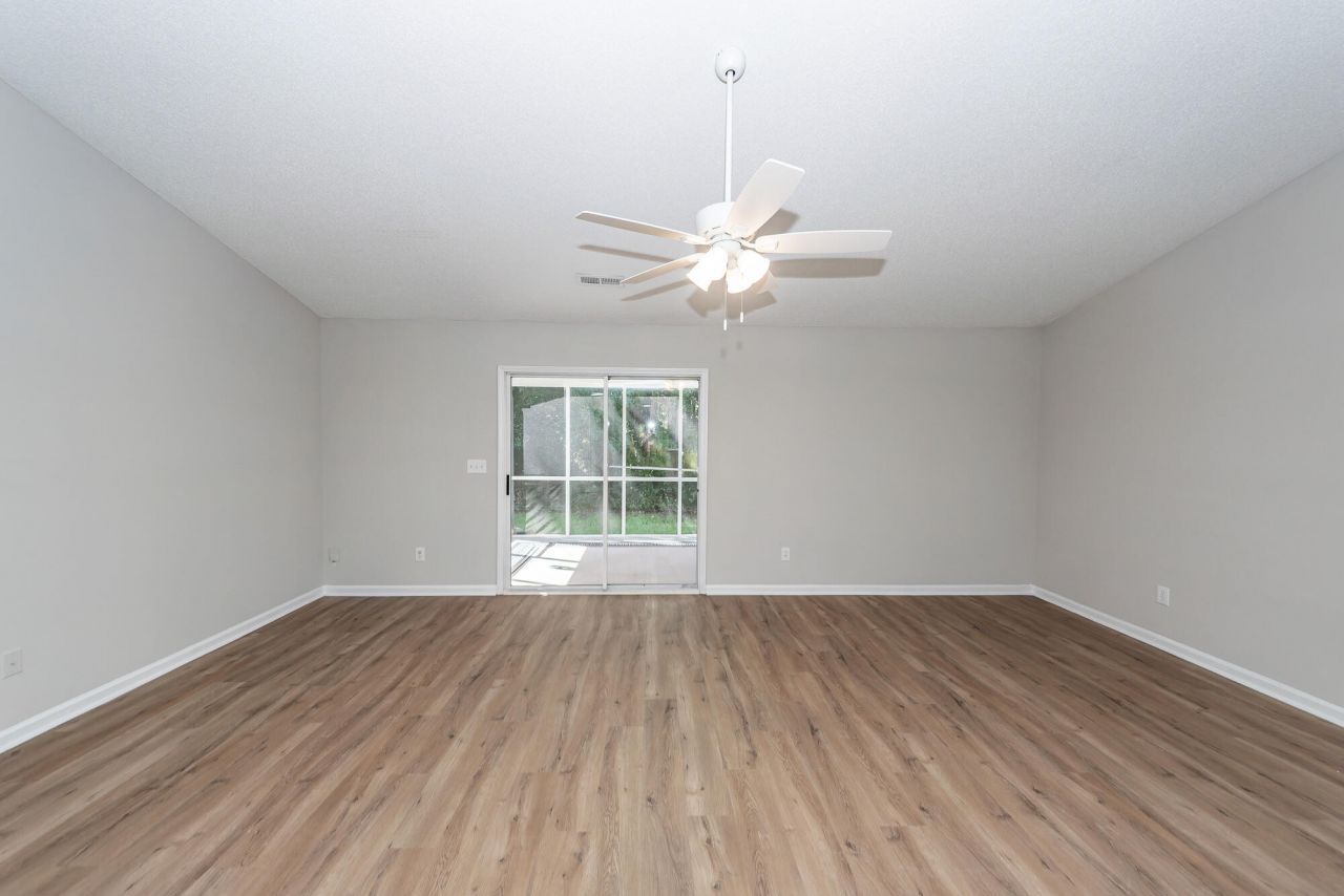 5009 Wigmore Street Photo 12