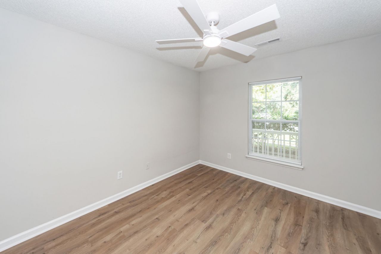 5009 Wigmore Street Photo 13