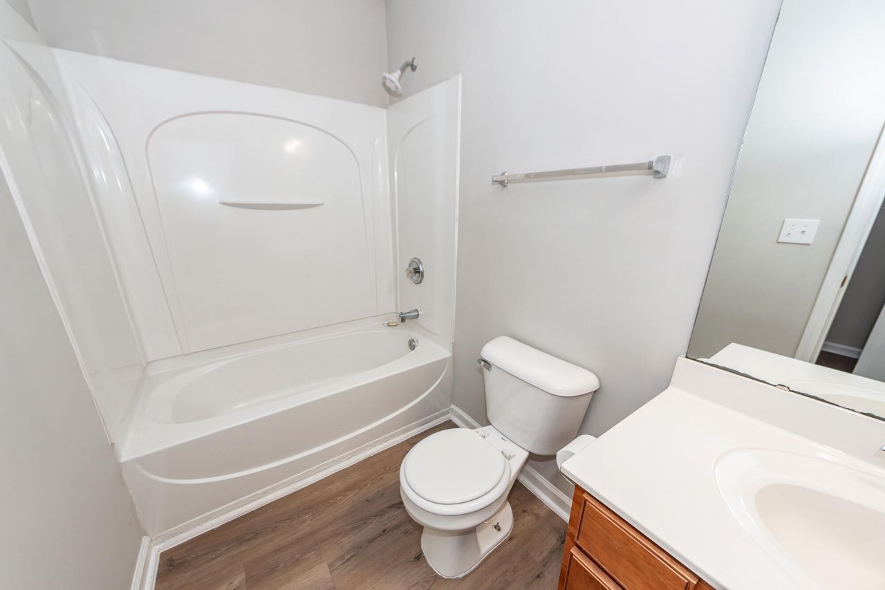 5009 Wigmore Street Photo 15