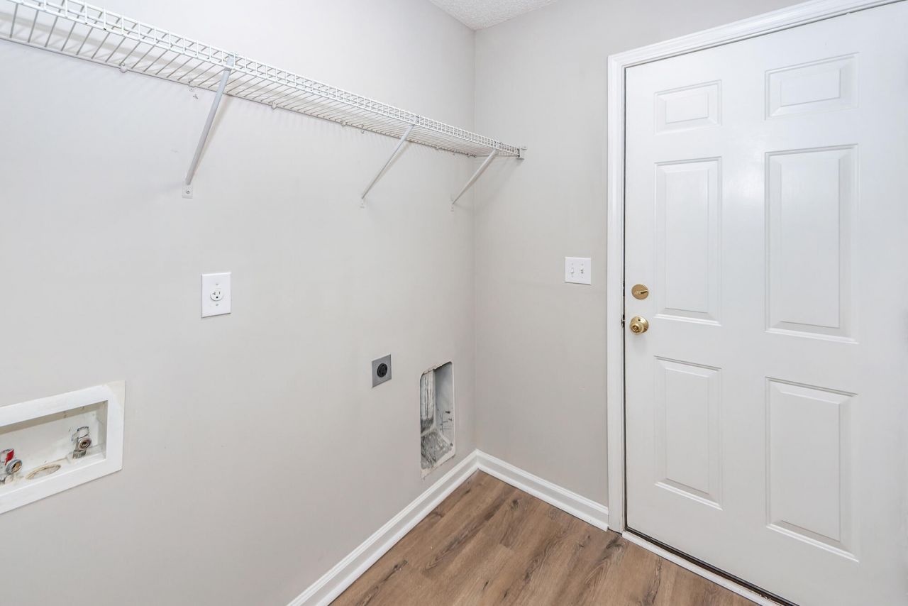 5009 Wigmore Street Photo 16