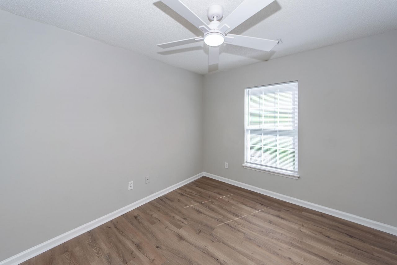 5009 Wigmore Street Photo 17