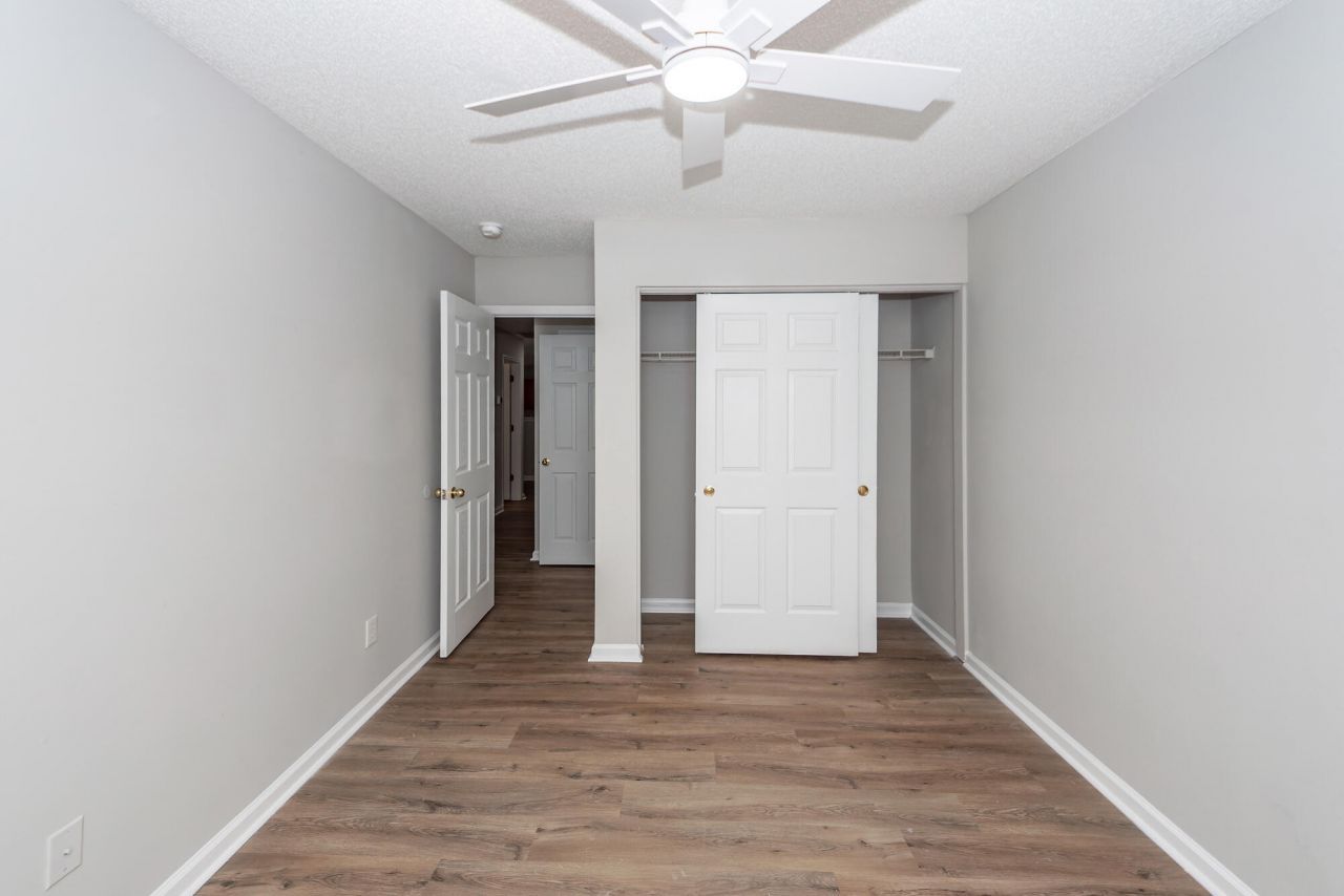 5009 Wigmore Street Photo 18