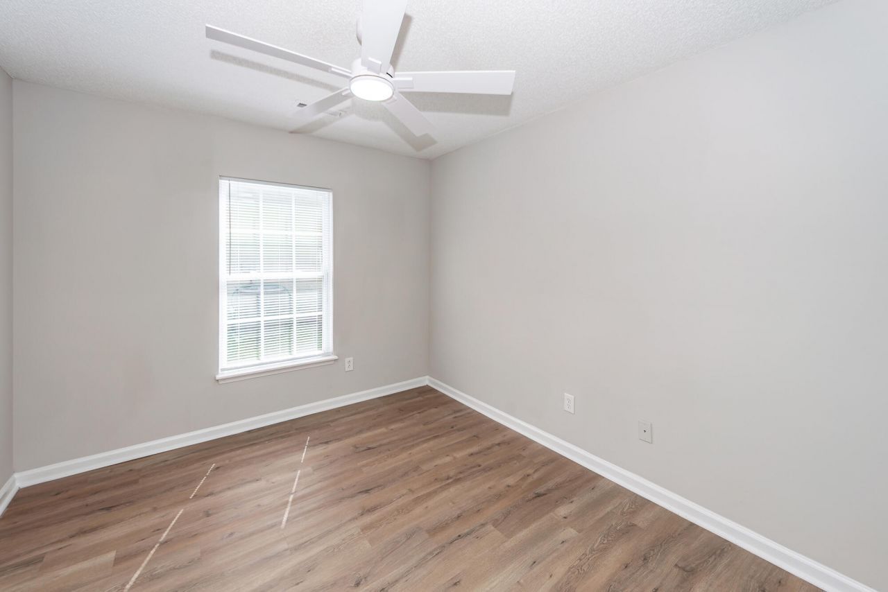 5009 Wigmore Street Photo 19