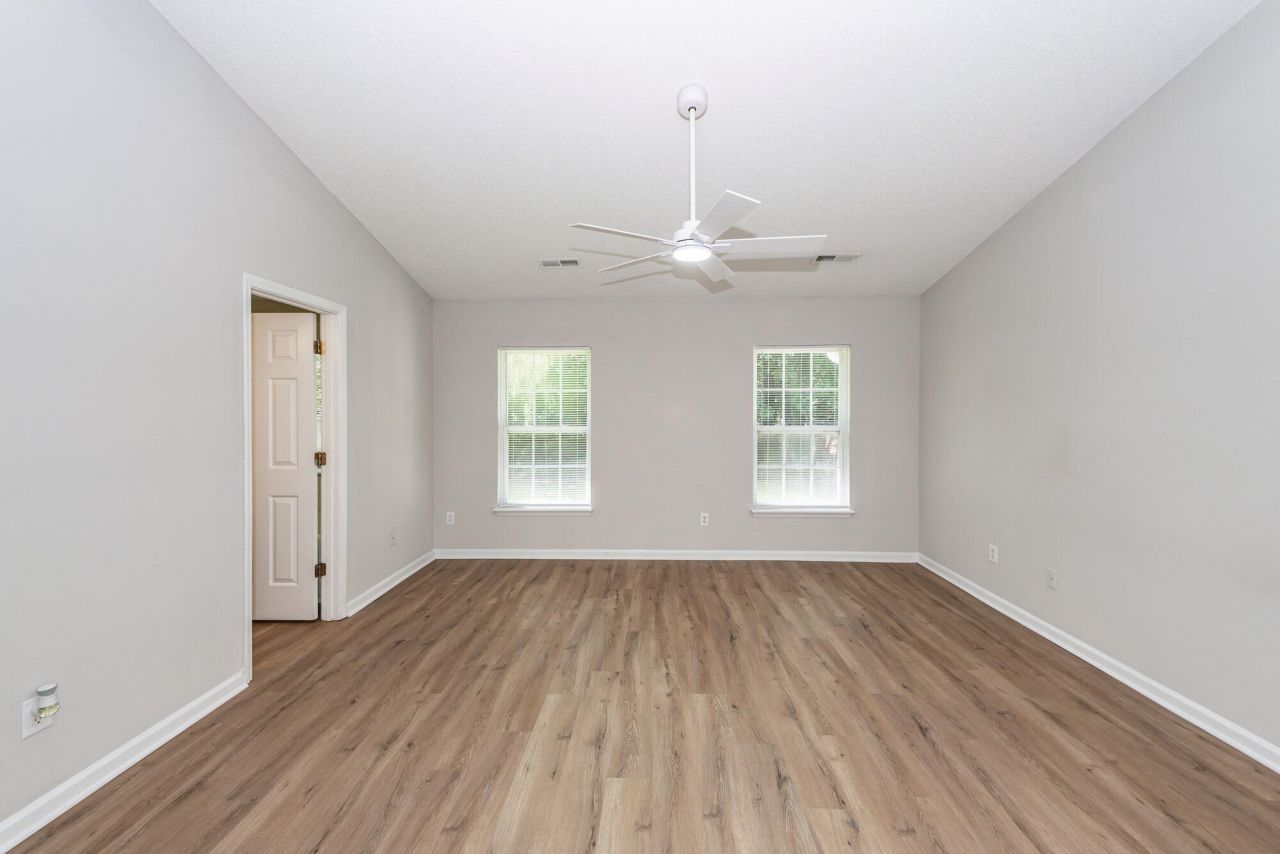 5009 Wigmore Street Photo 21