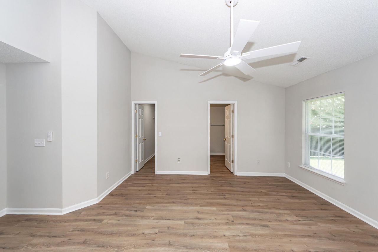 5009 Wigmore Street Photo 22