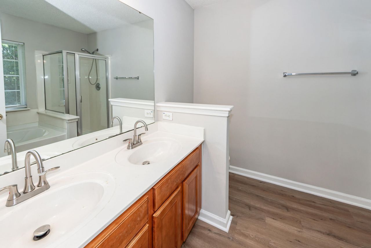 5009 Wigmore Street Photo 23