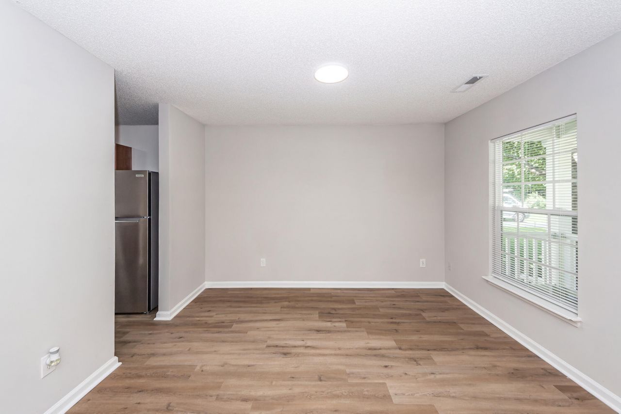 5009 Wigmore Street Photo 5