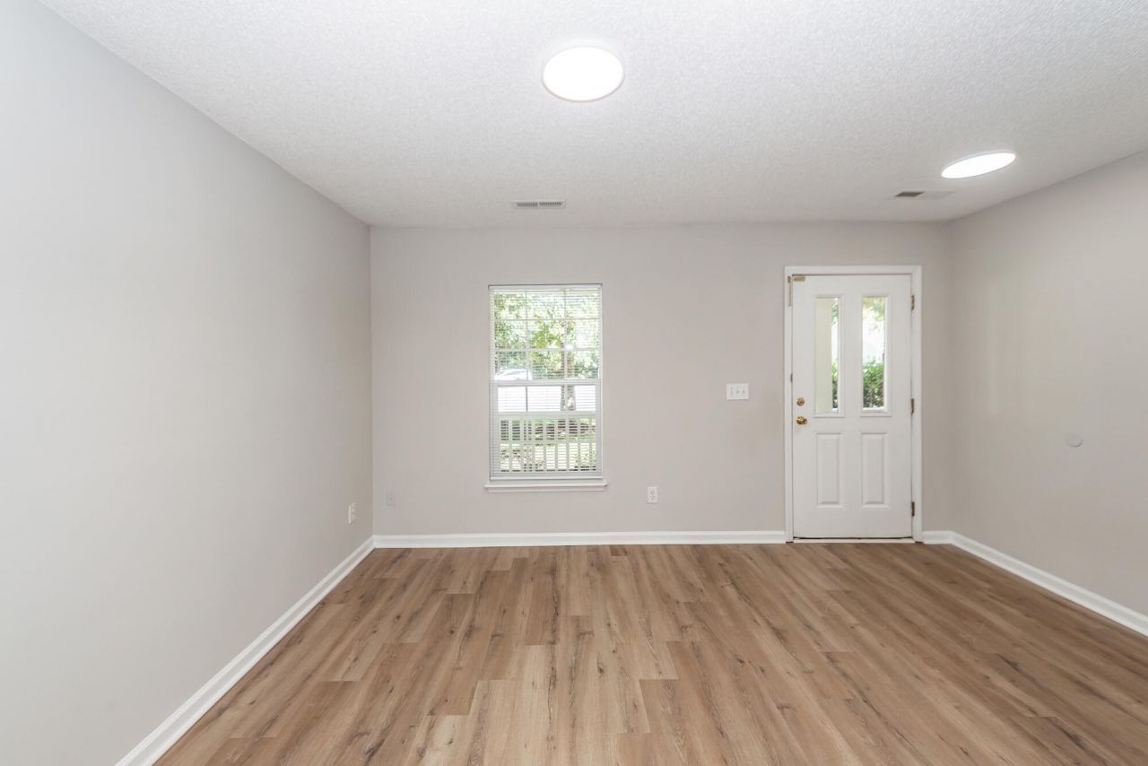 5009 Wigmore Street Photo 6