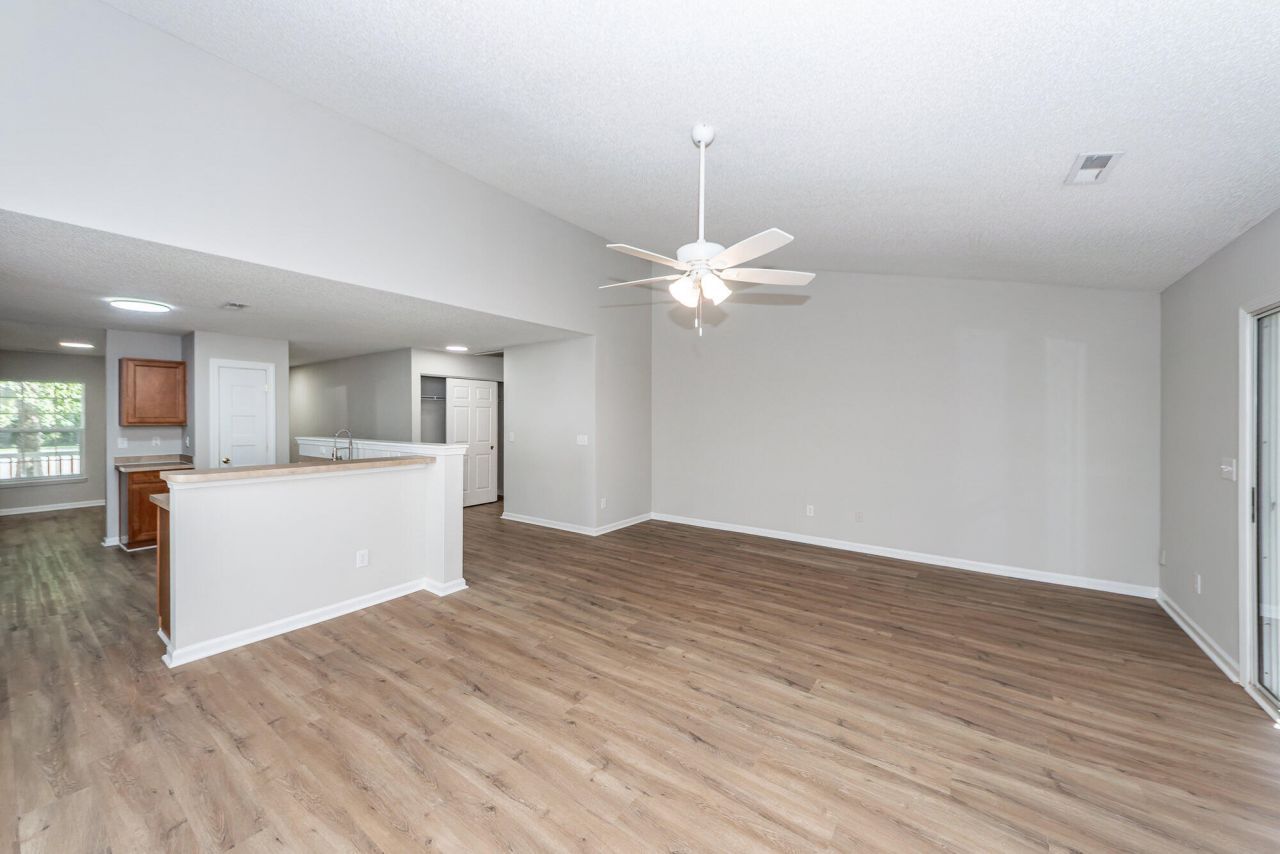 5009 Wigmore Street Photo 8