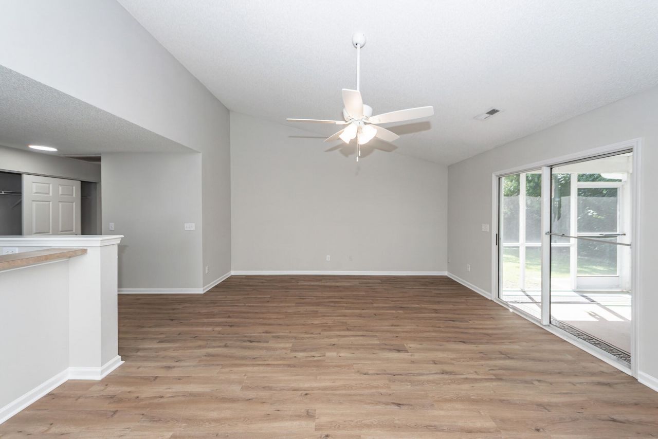 5009 Wigmore Street Photo 9